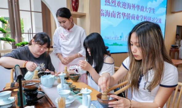 海外华裔大学生海南研习行：触摸宋韵点茶 寻味文化根脉