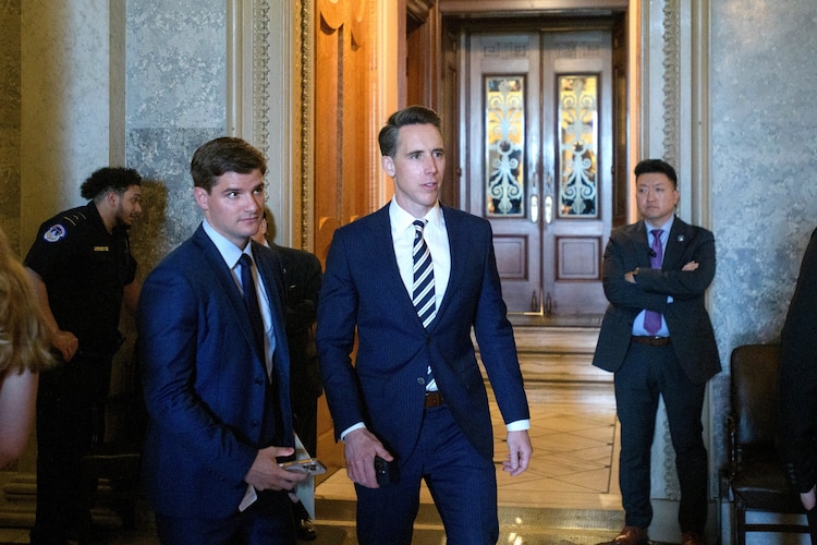 为什么特朗普的MAGA追随者如此关心爱泼斯坦的文件？