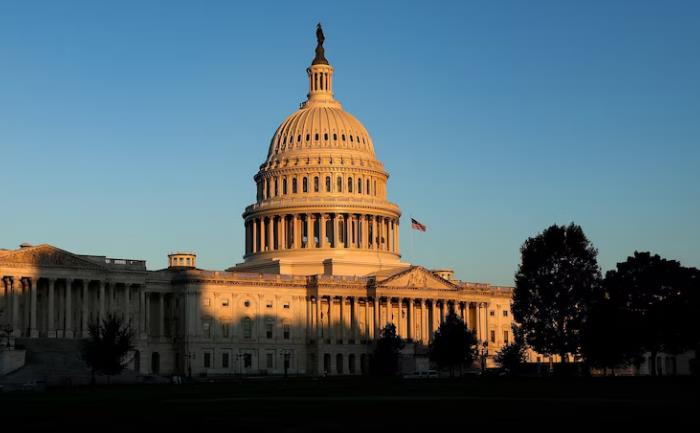 美国国税局收回备忘录，承诺为休假工人补发工资