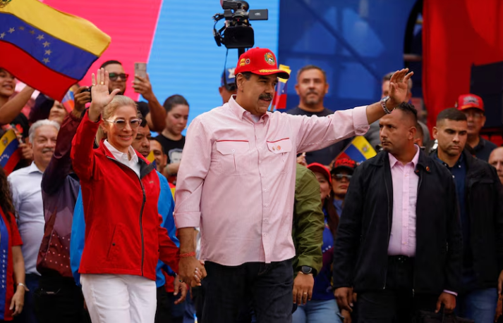 特朗普称美国抓获马杜罗，在委内瑞拉实施“大规模打击”