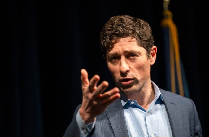 弗雷继续呼吁结束联邦移民执法激增