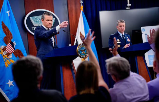 特朗普称已 “彻底摧毁” 伊朗核计划，如今却再度考虑对伊动武